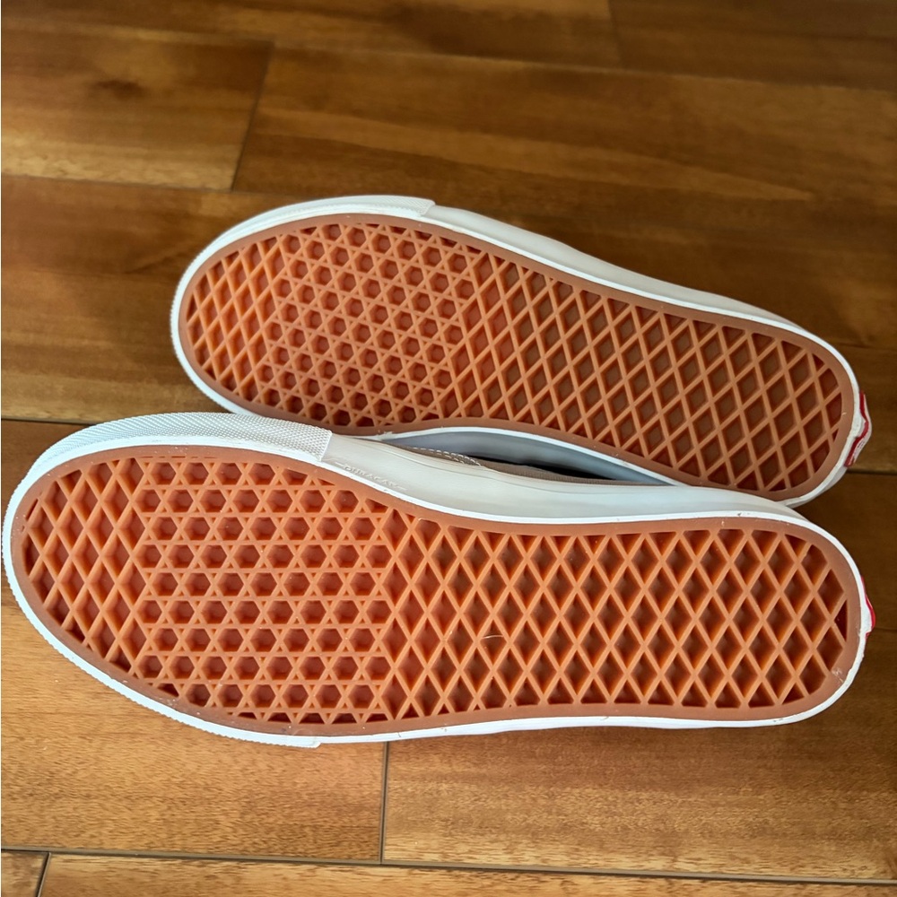 Vans Men's Gray Canvas Low-Top Sneakers with White Laces - Picture 6 of 6